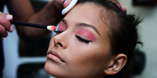 How To Become A Professional Makeup Artist Hollywood Mirrors 0905