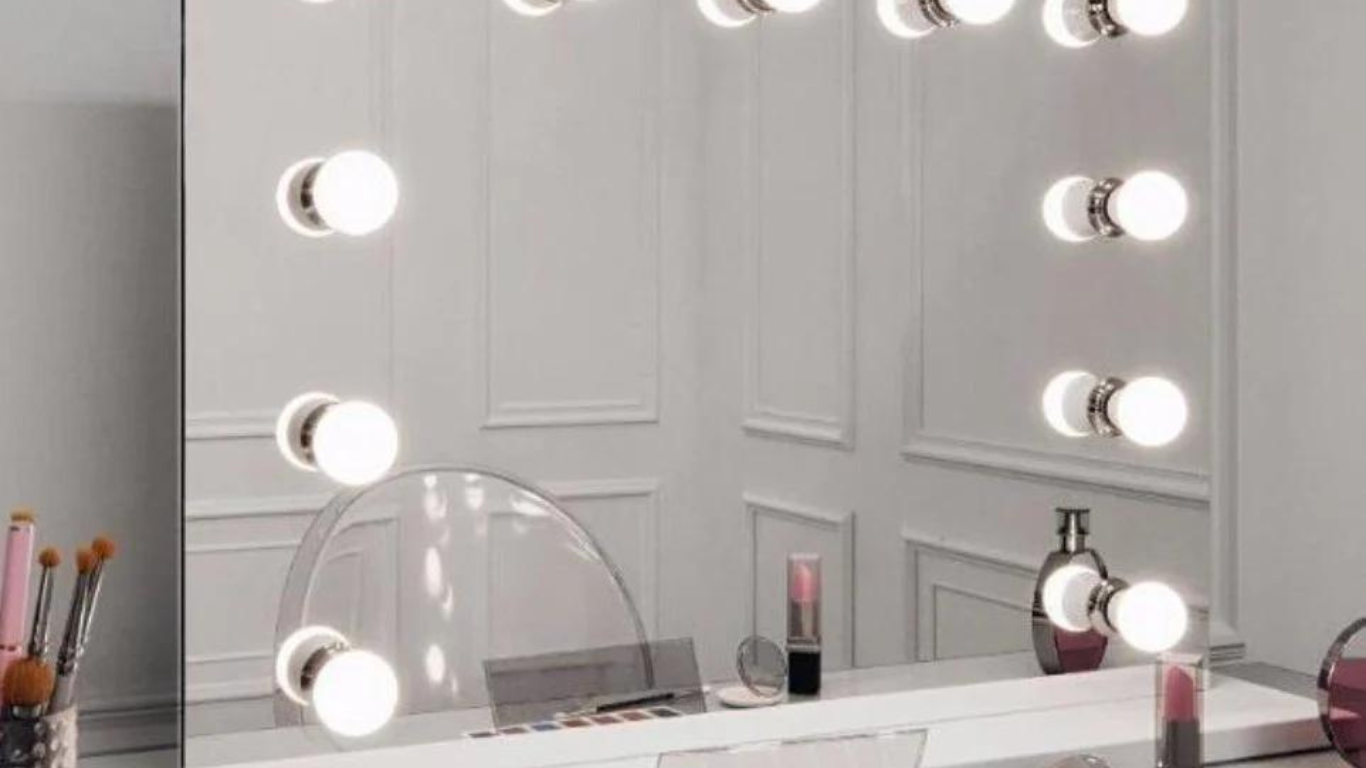 What Size Dressing Table Mirror Should I Choose?